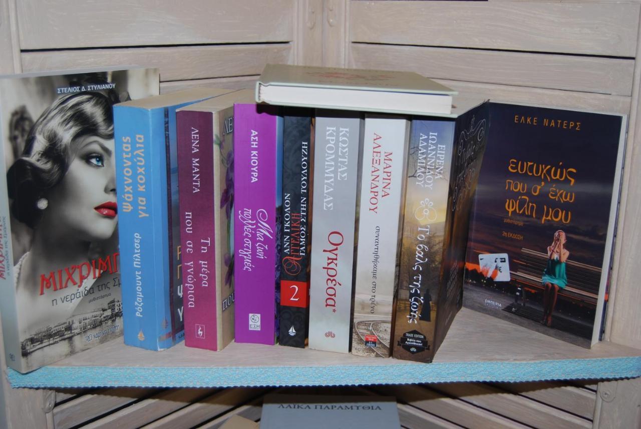 Luxury Traditional Room The Small Bookstore Kastro-Kyllini Екстериор снимка