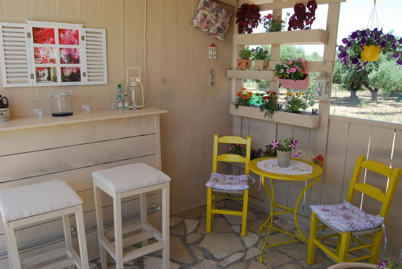 Luxury Traditional Room The Small Bookstore Kastro-Kyllini Екстериор снимка
