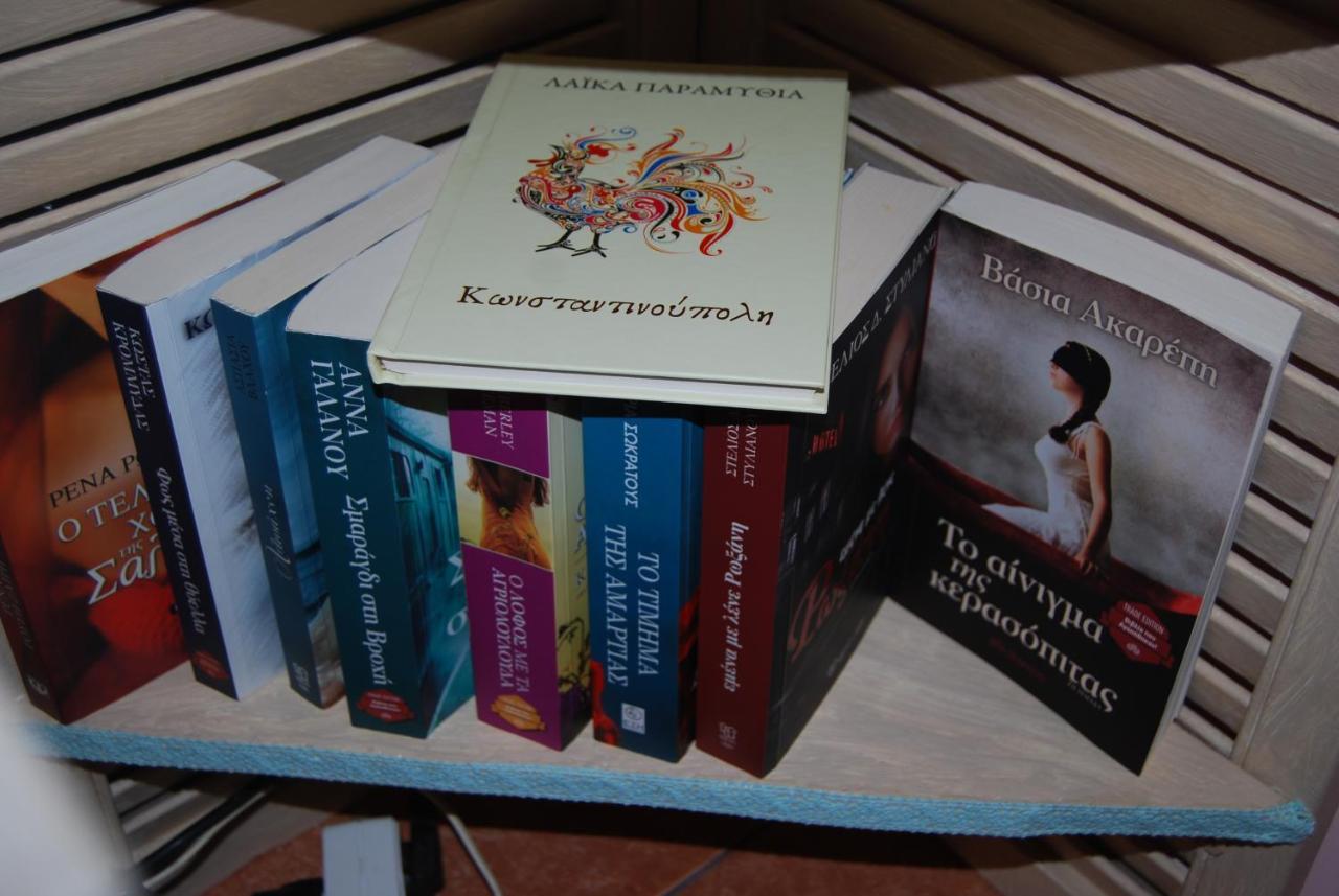 Luxury Traditional Room The Small Bookstore Kastro-Kyllini Екстериор снимка