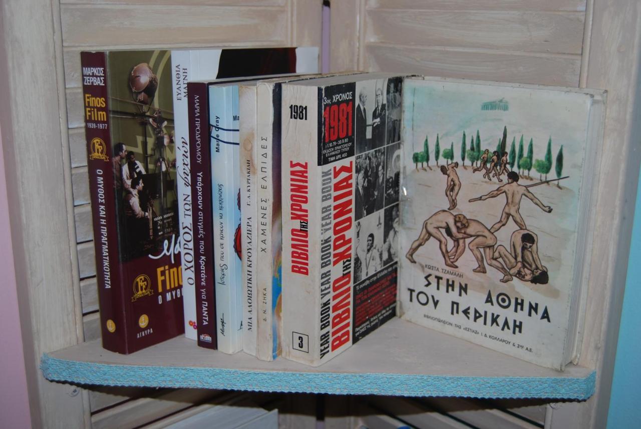Luxury Traditional Room The Small Bookstore Kastro-Kyllini Екстериор снимка