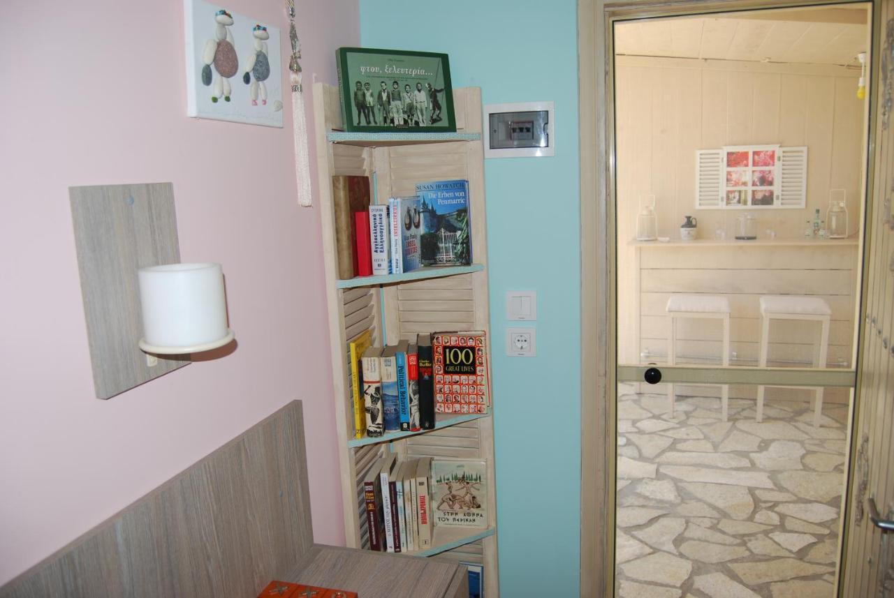 Luxury Traditional Room The Small Bookstore Kastro-Kyllini Екстериор снимка