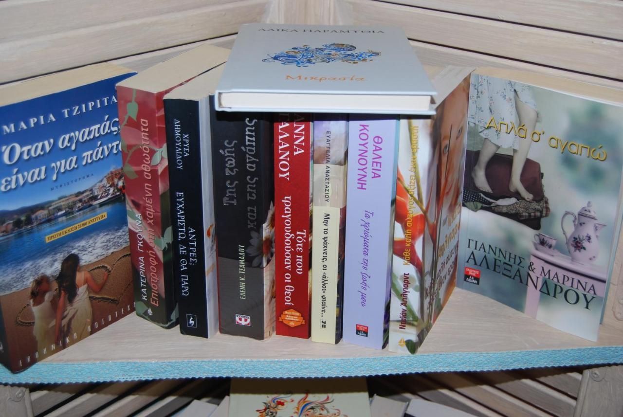 Luxury Traditional Room The Small Bookstore Kastro-Kyllini Екстериор снимка
