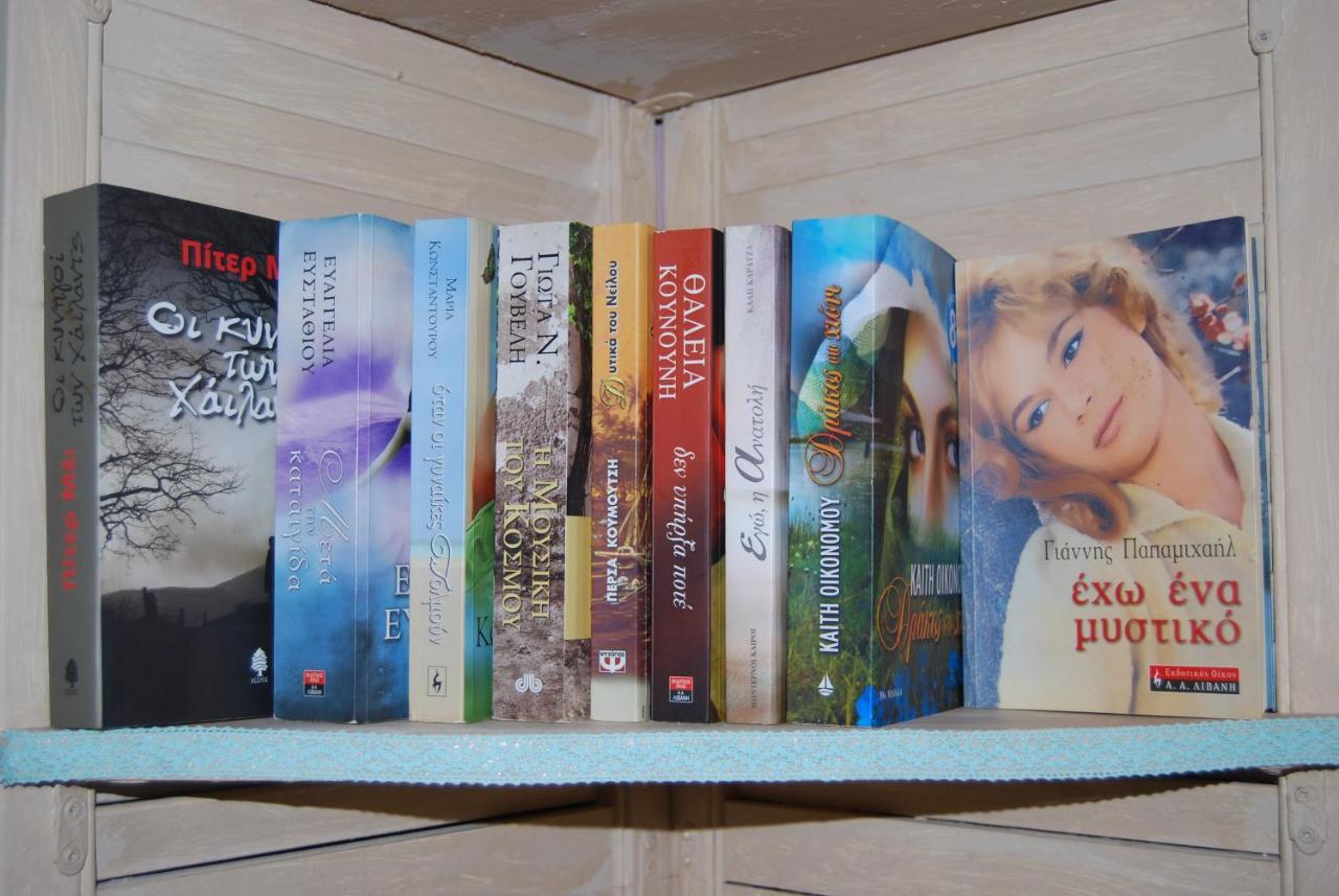 Luxury Traditional Room The Small Bookstore Kastro-Kyllini Екстериор снимка