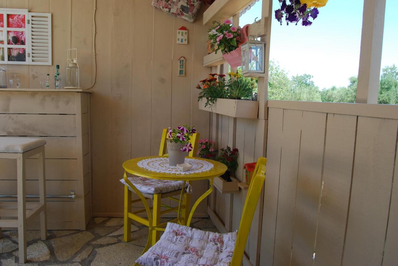 Luxury Traditional Room The Small Bookstore Kastro-Kyllini Екстериор снимка